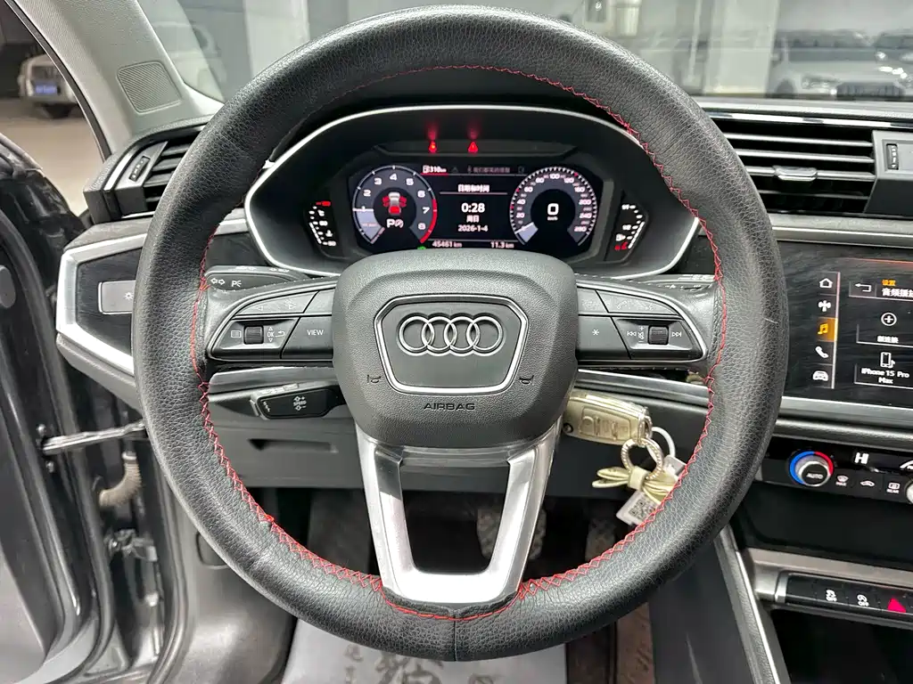 AUDI Q3