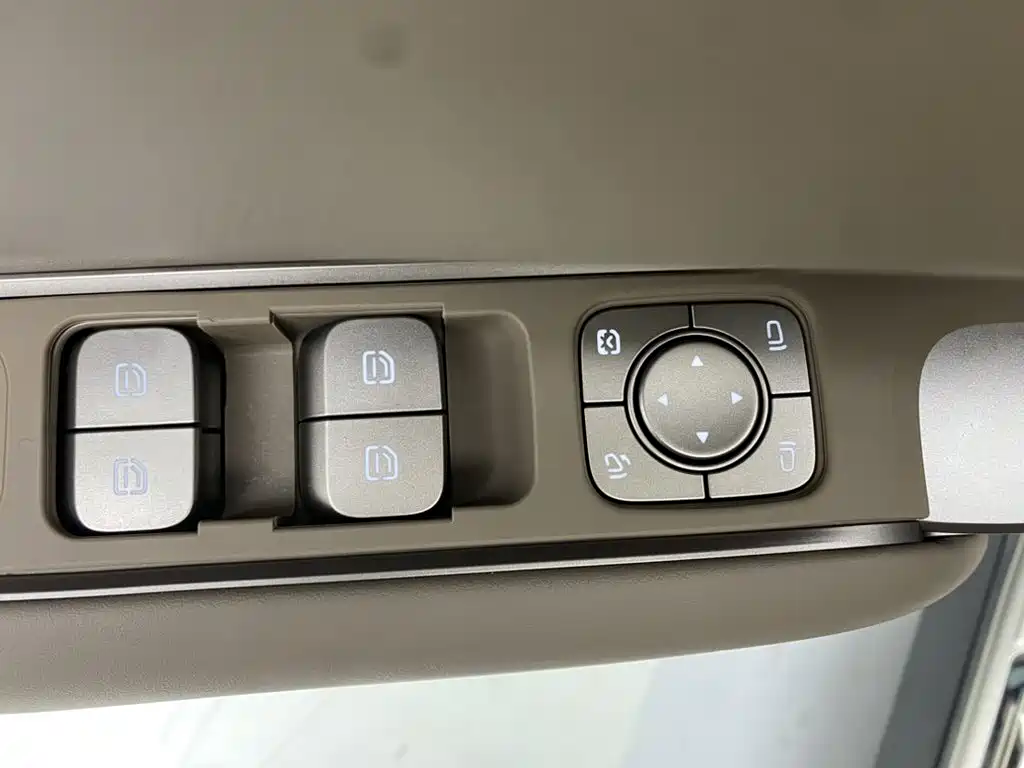 Li Auto Li L8 — миниатюра 26