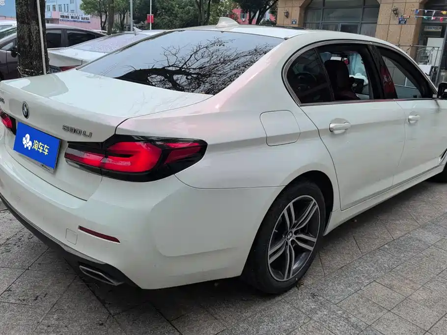 BMW 5 Series — миниатюра 3