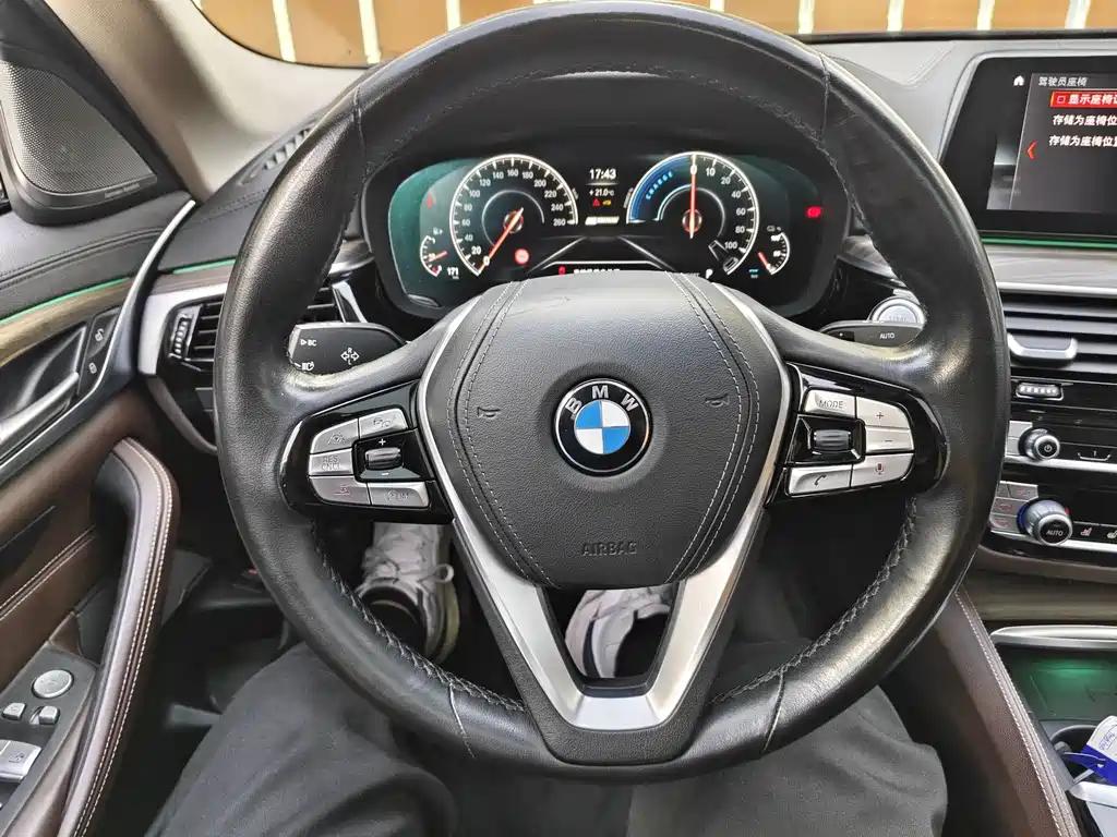 BMW 5 Series New Energy — миниатюра 13