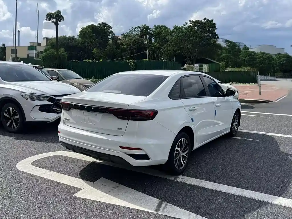 Geely Emgrand — миниатюра 7