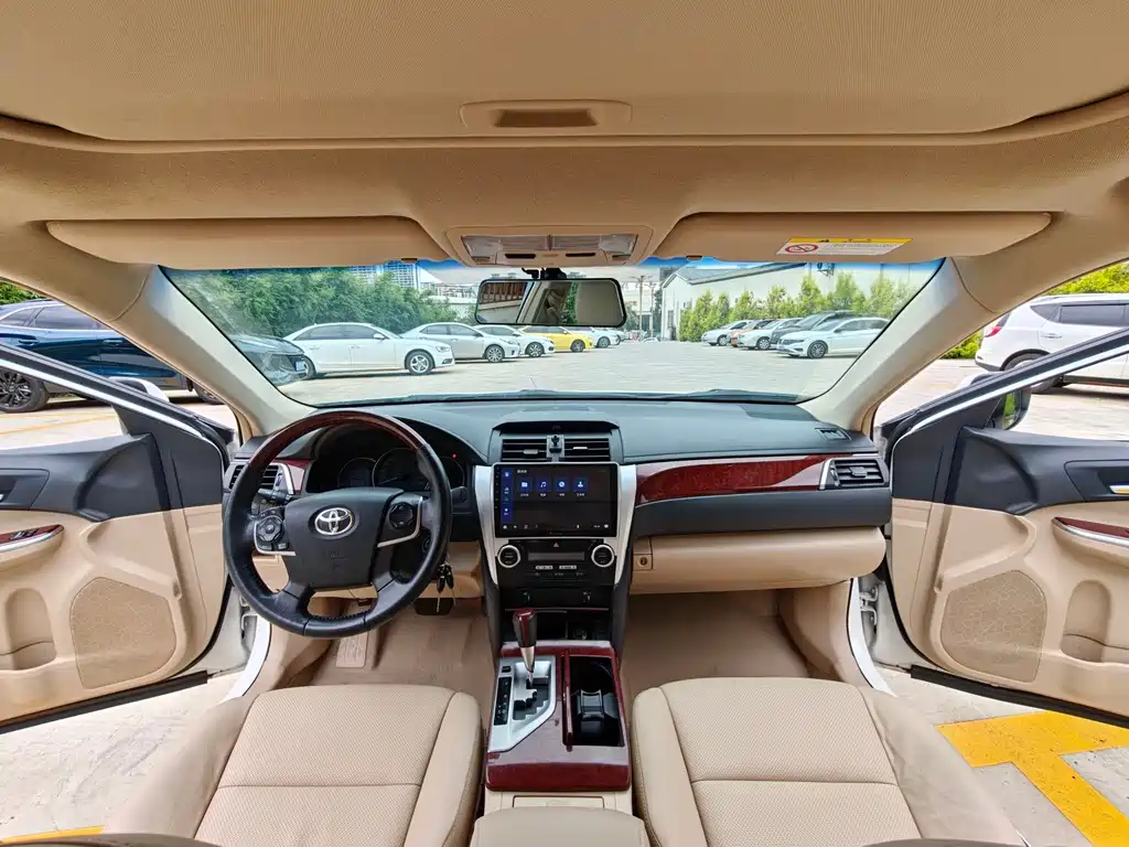 Toyota Camry — миниатюра 13