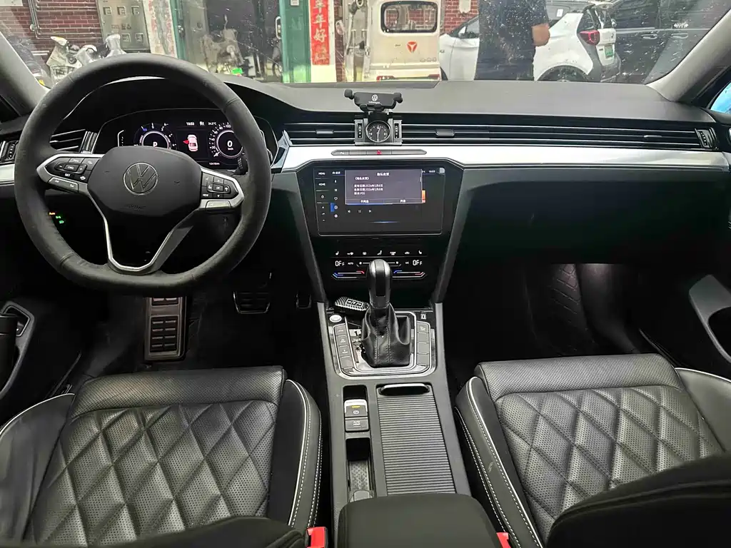 Volkswagen Magotan PHEV — миниатюра 4