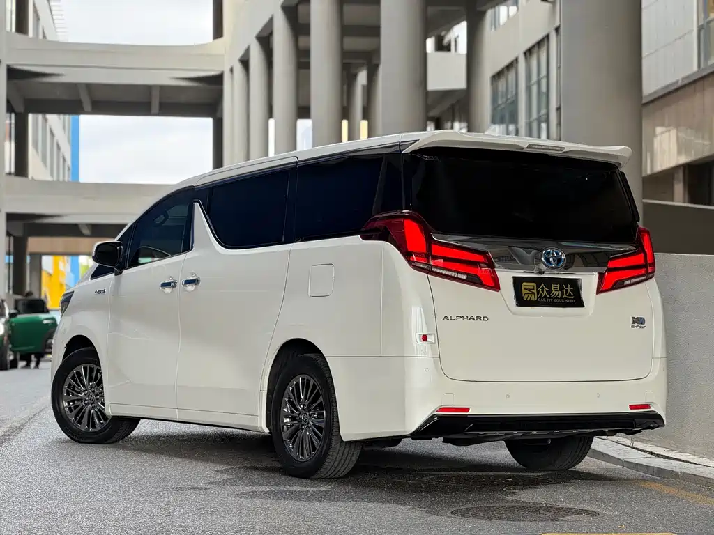 Toyota Alphard — миниатюра 5