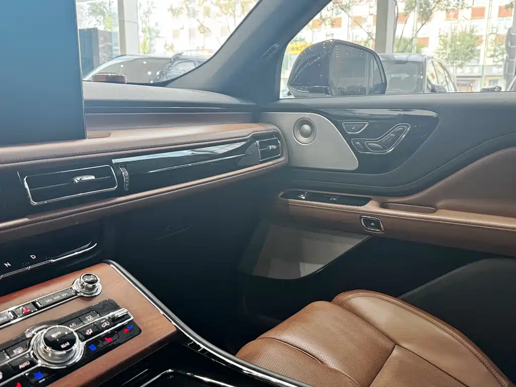 Lincoln Aviator — миниатюра 11