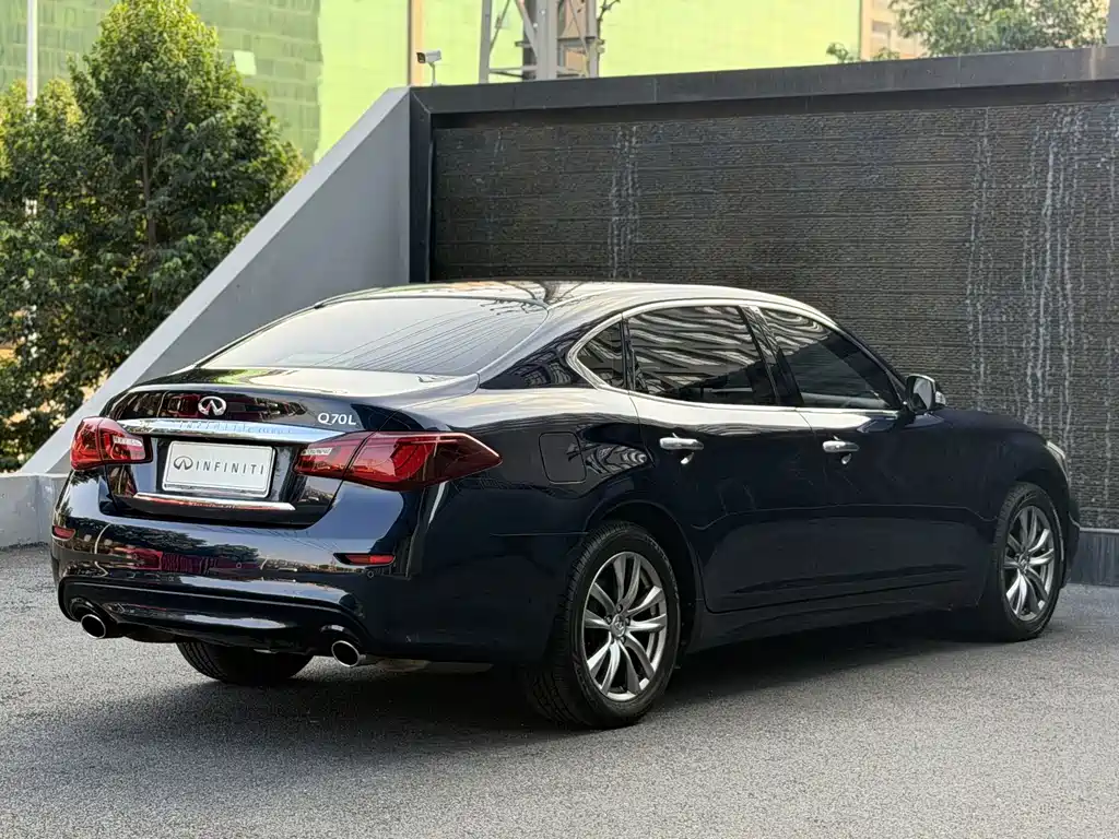 Infiniti Q70 — миниатюра 9