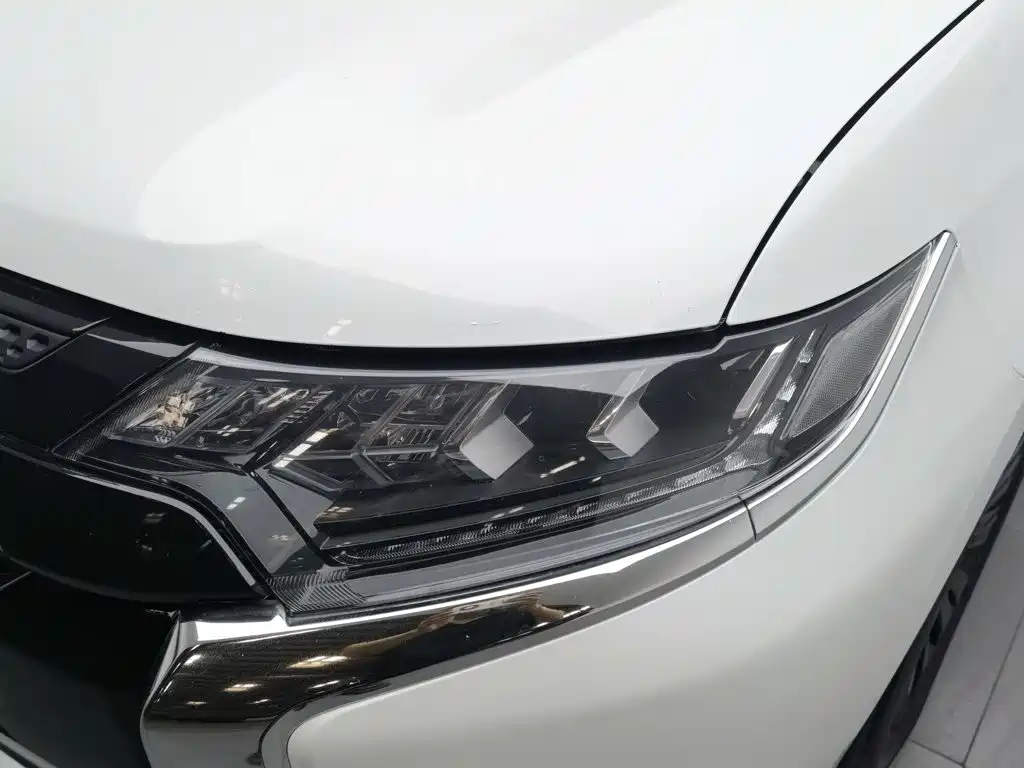 Mitsubishi Outlander — миниатюра 7