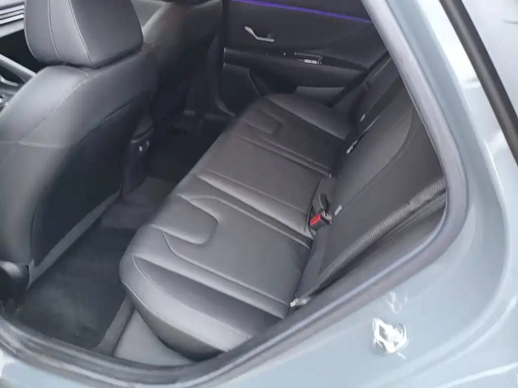 Hyundai Elantra — миниатюра 17