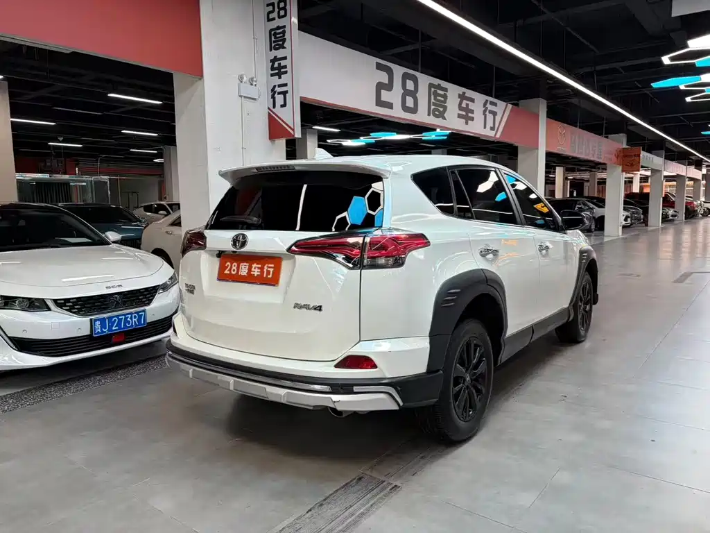 Toyota RAV4 — миниатюра 9