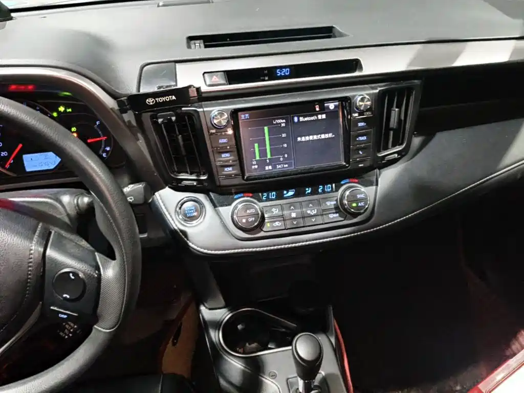 Toyota RAV4 — миниатюра 13