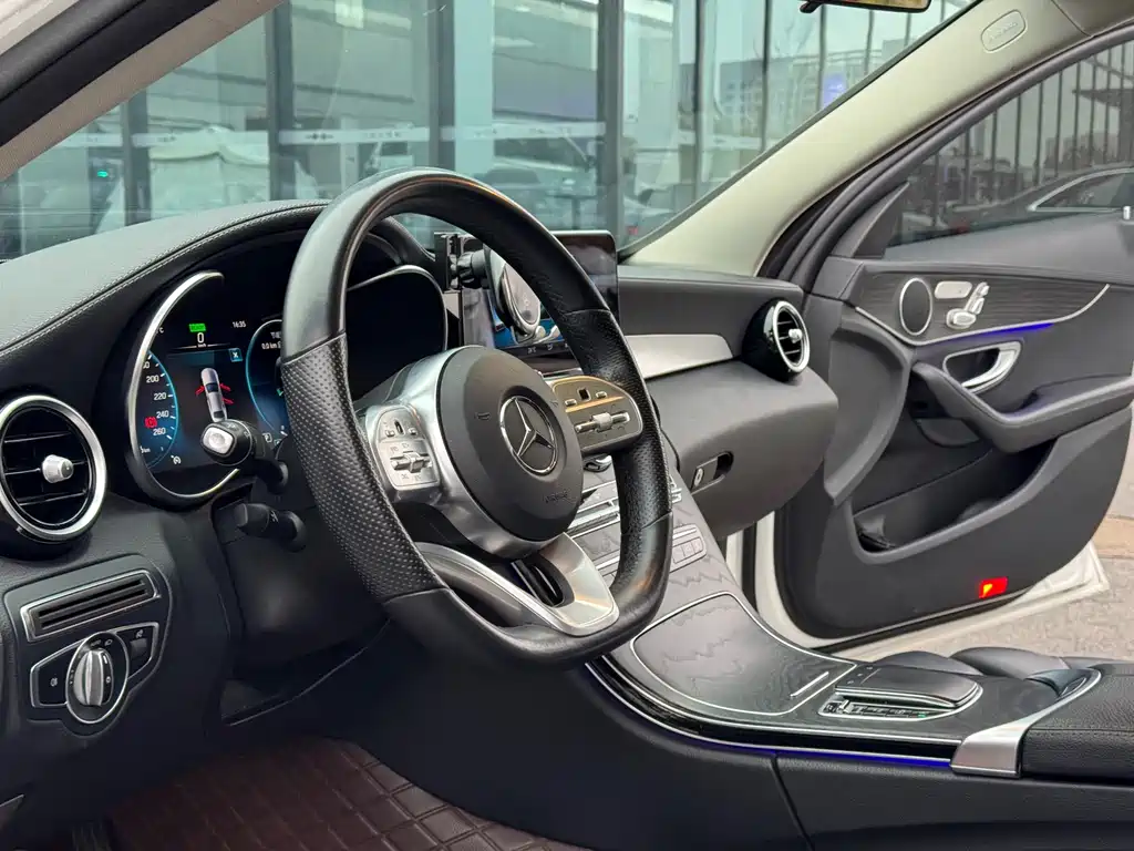 Mercedes-Benz C-Class — миниатюра 4