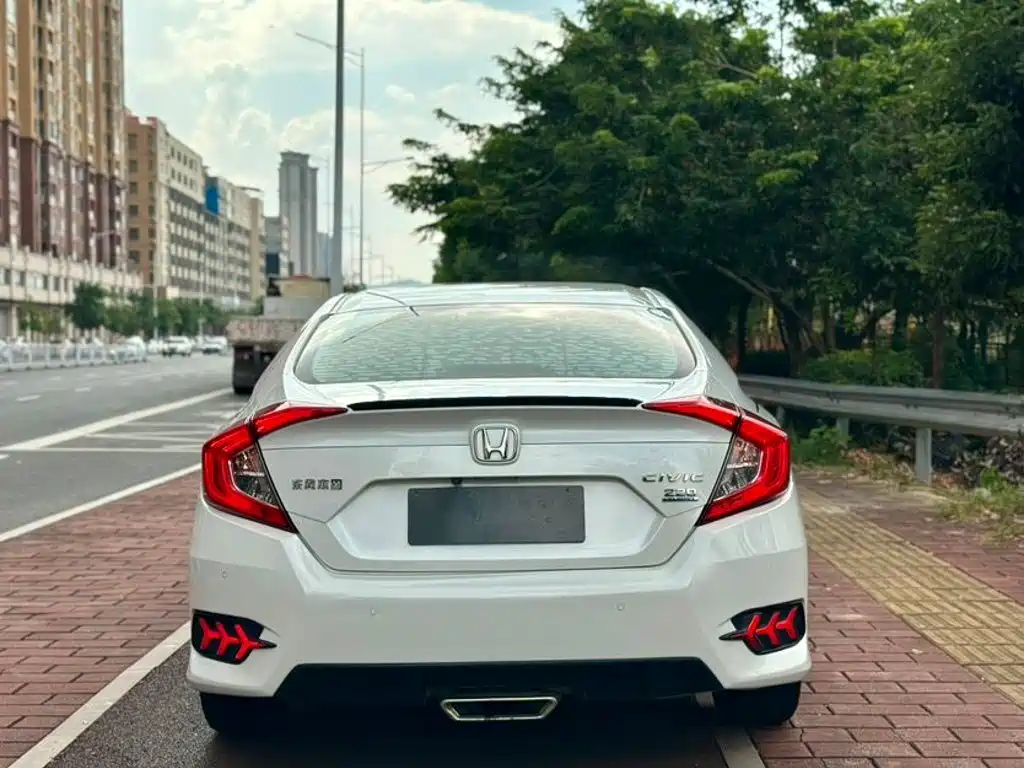 Honda Civic — миниатюра 8