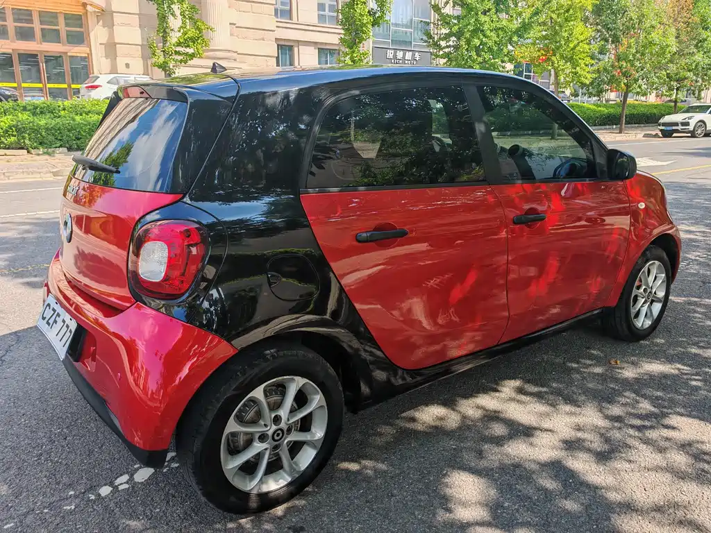 Smart forfour 1.0L 52 kW Lively Edition, фото 9