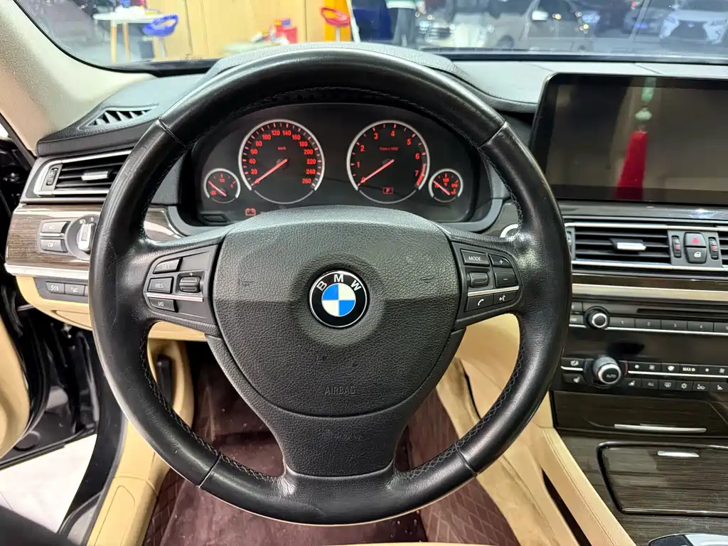 BMW 7 Series — миниатюра 15