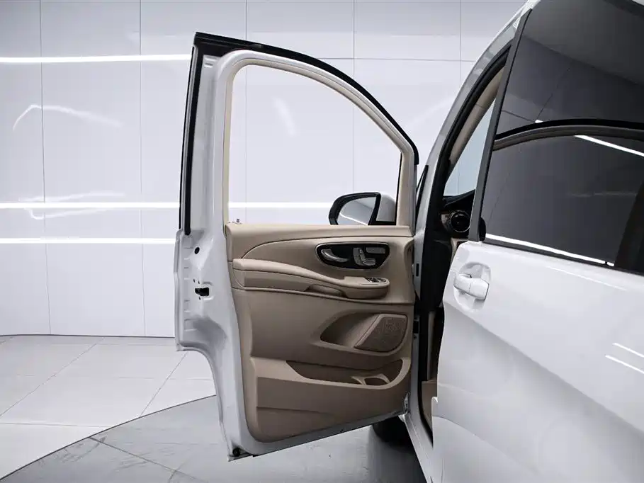 MERCEDES-BENZ V CLASS