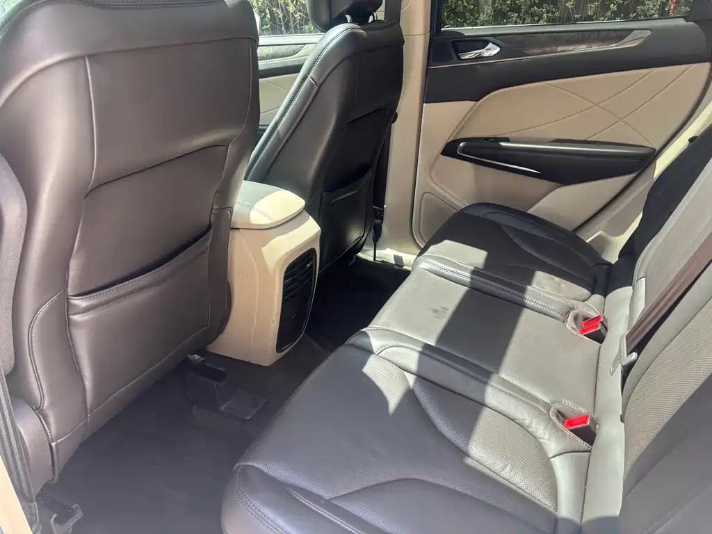 Lincoln MKC — миниатюра 11