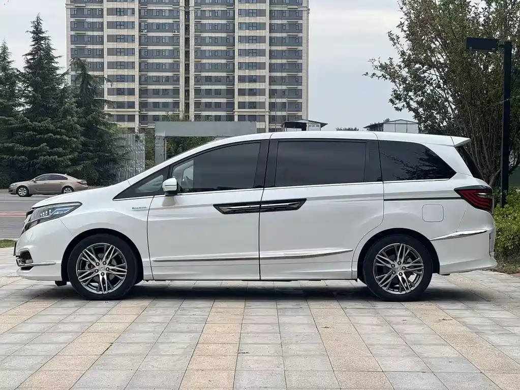 Honda Elysion — миниатюра 3