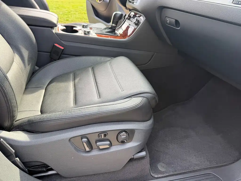 Volkswagen Touareg — миниатюра 7
