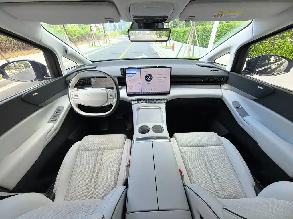 XPeng X9 — миниатюра 18