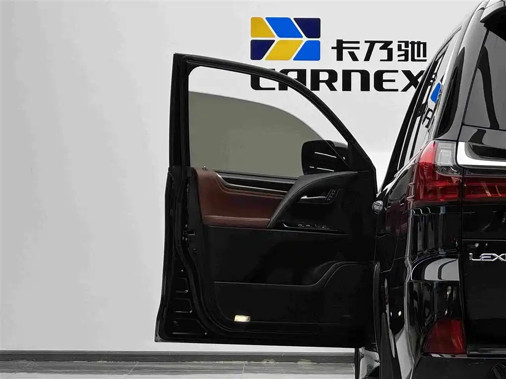 Lexus LX — миниатюра 7