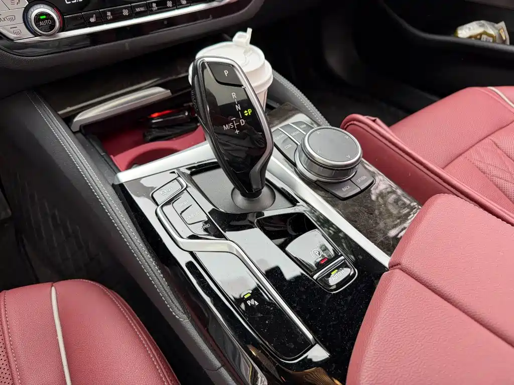 BMW 5 Series — миниатюра 9
