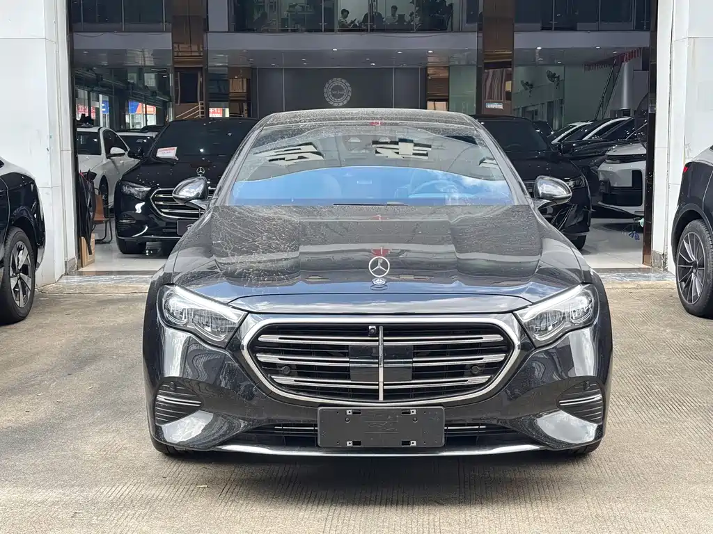 Mercedes-Benz E-Class — миниатюра 2