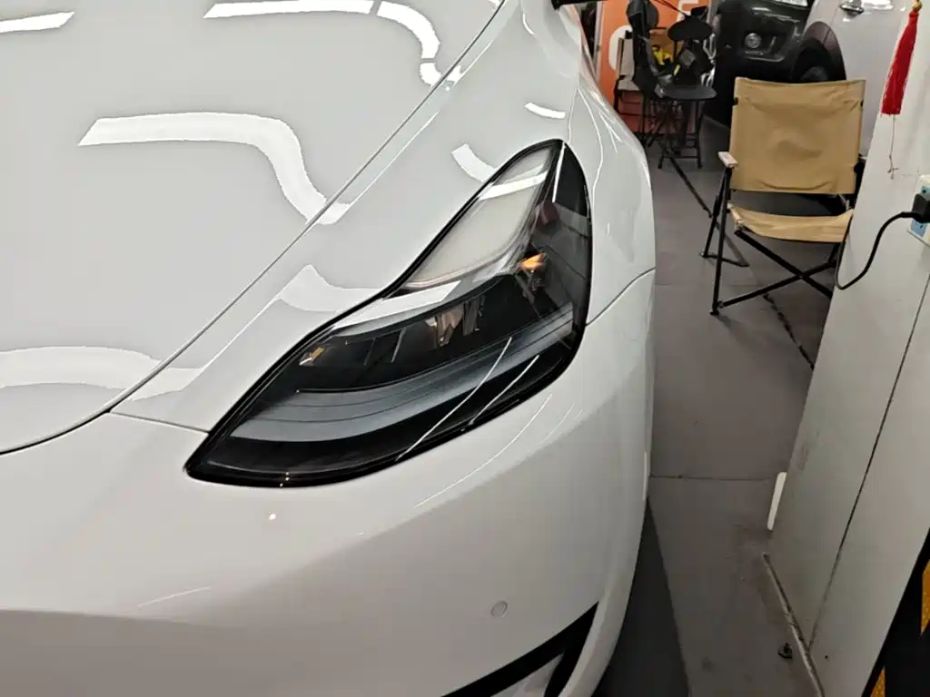 Tesla Model Y — миниатюра 24