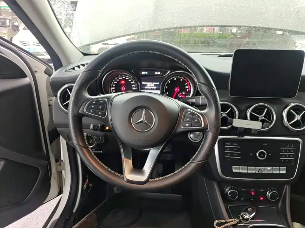 Mercedes-Benz GLA — миниатюра 11