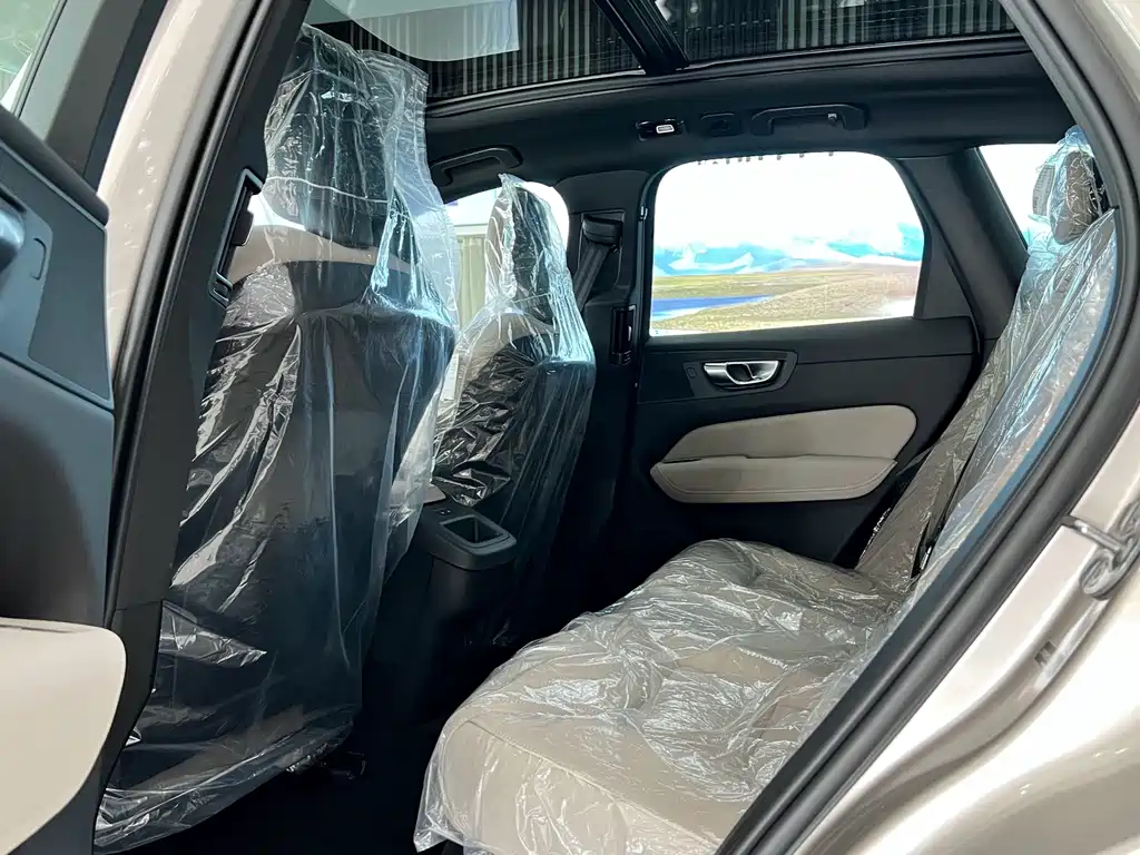 Volvo XC60 2026 B5 Luxury