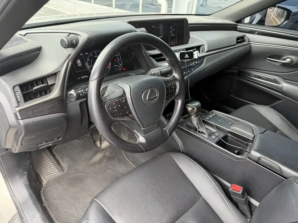 Lexus ES — миниатюра 5