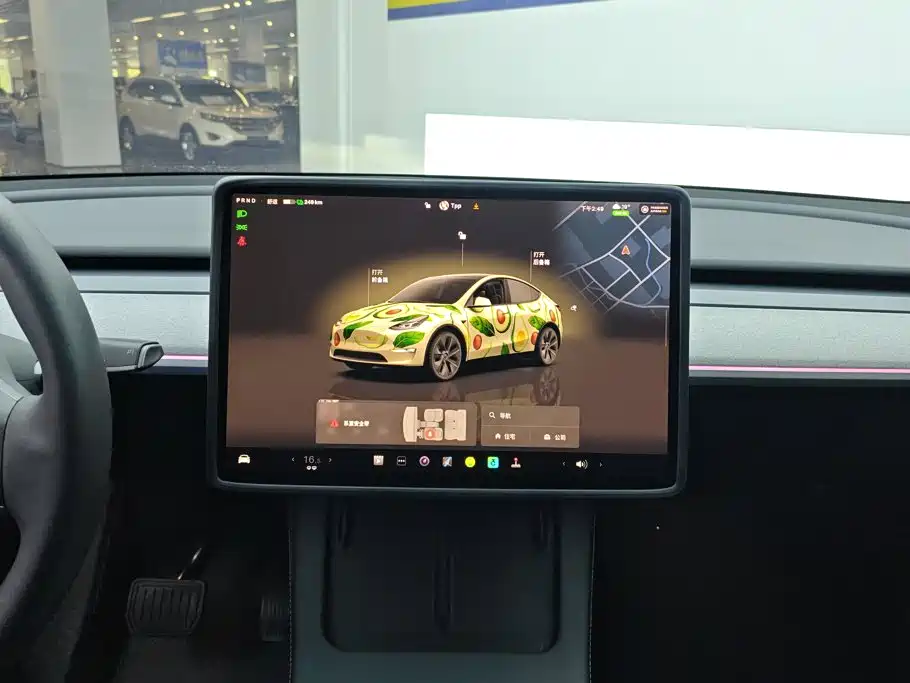 Tesla Model Y — миниатюра 13