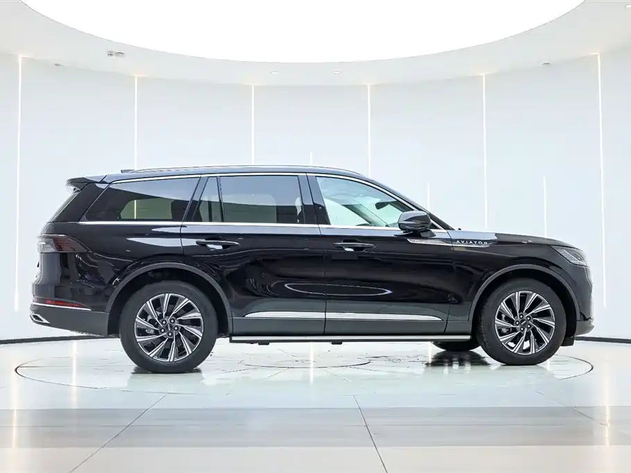 Lincoln Aviator 2024 3.0T V6 мест
