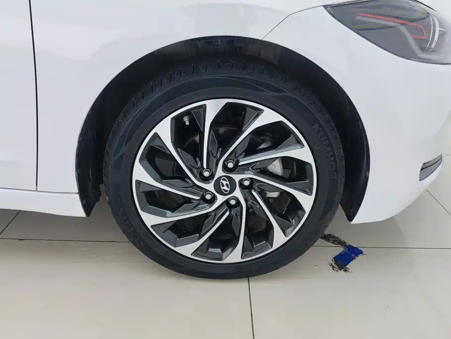 Hyundai Elantra — миниатюра 6