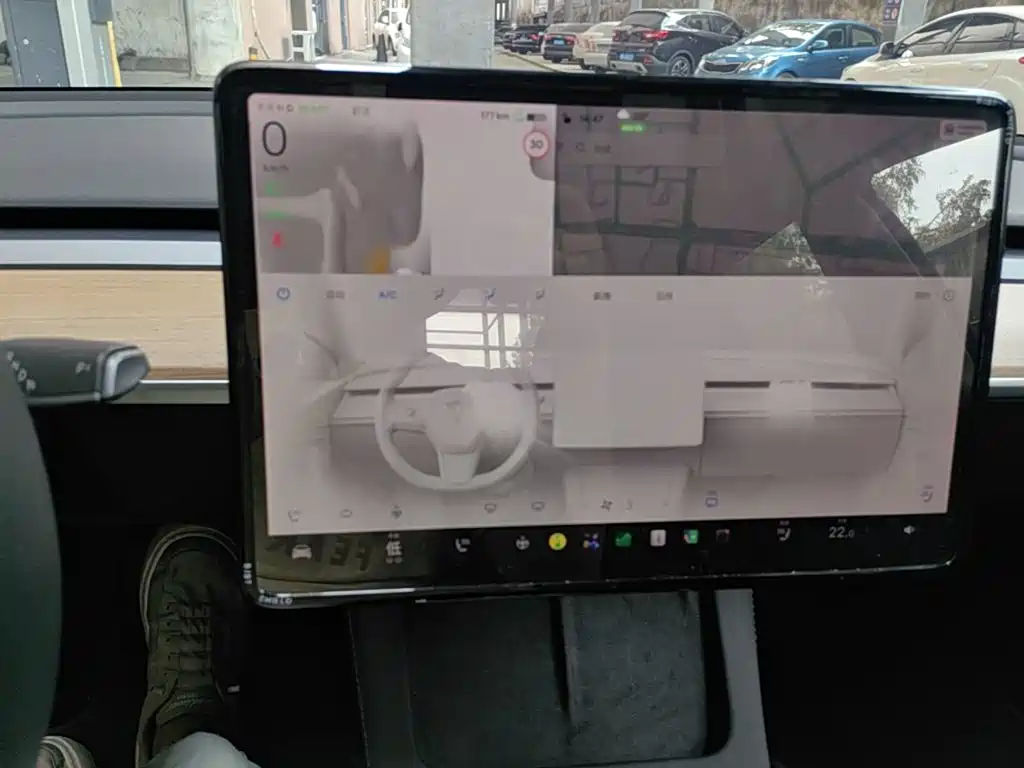 Tesla Model 3 — миниатюра 13