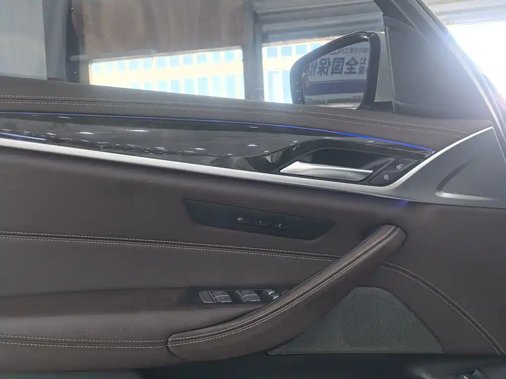 BMW 5 Series — миниатюра 9