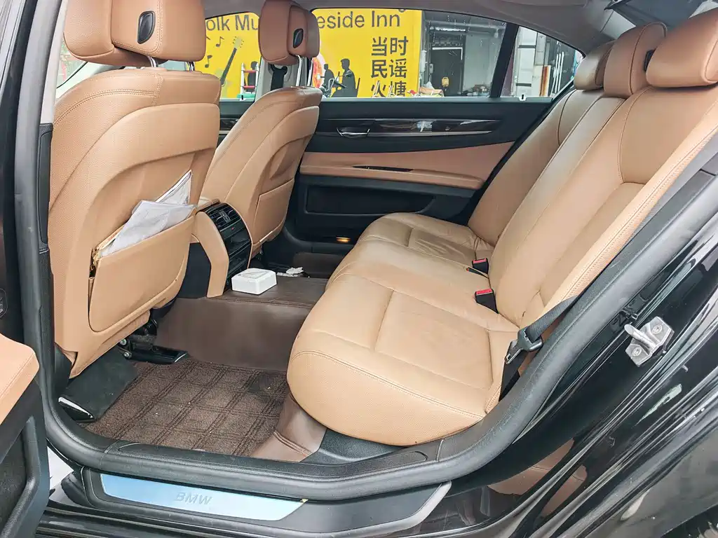 BMW 7 Series — миниатюра 10