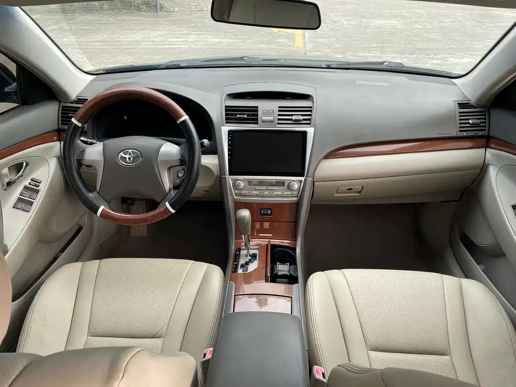 Toyota Camry — миниатюра 4
