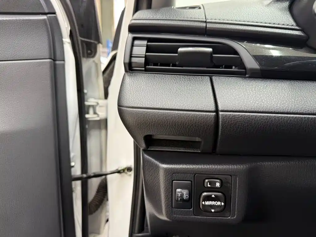 Toyota Yaris L — миниатюра 9