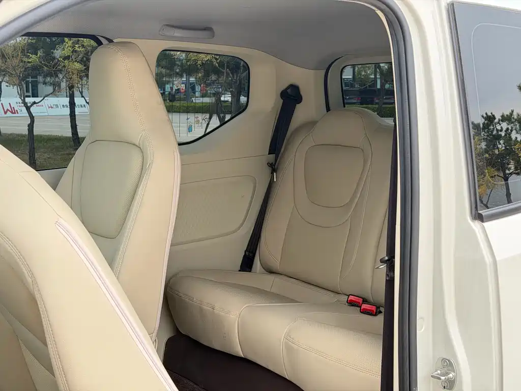 Wuling MINIEV — миниатюра 8