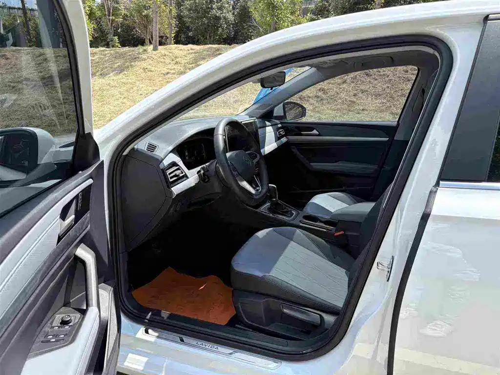 Volkswagen Lavida — миниатюра 9