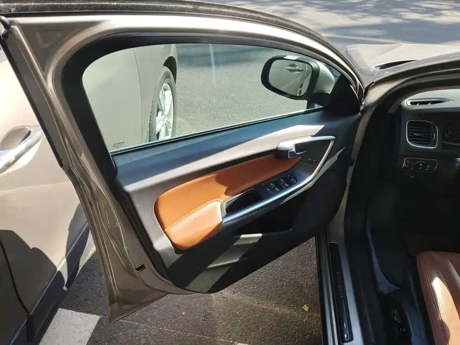 Volvo S60 — миниатюра 7
