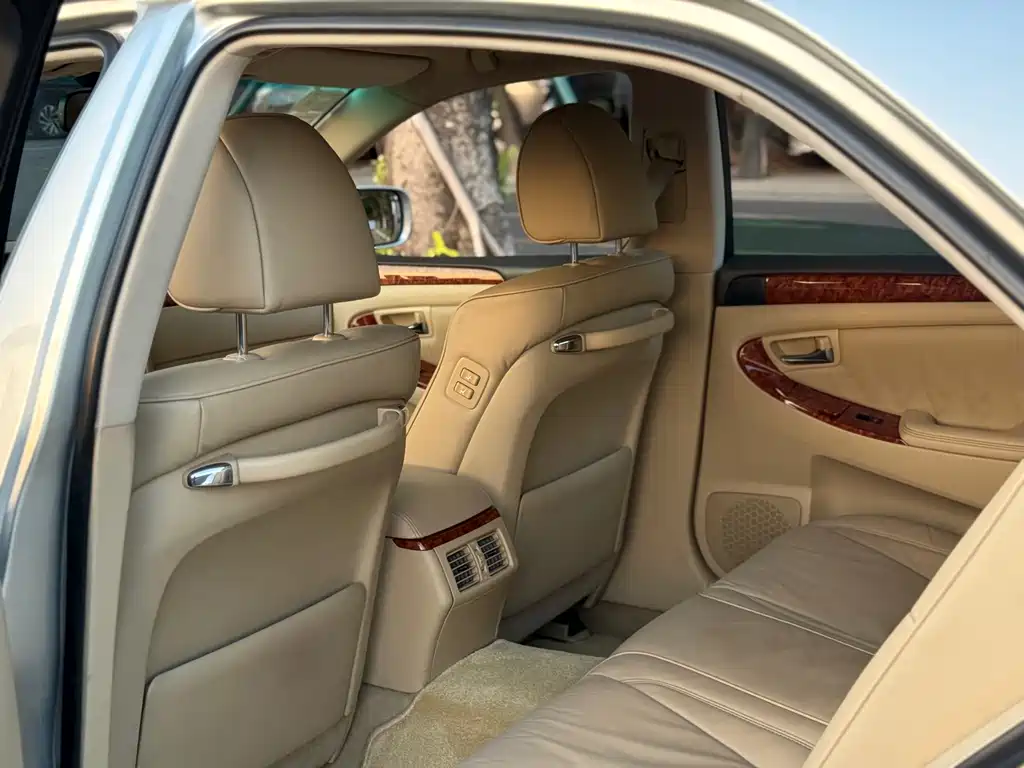 Toyota Crown — миниатюра 17
