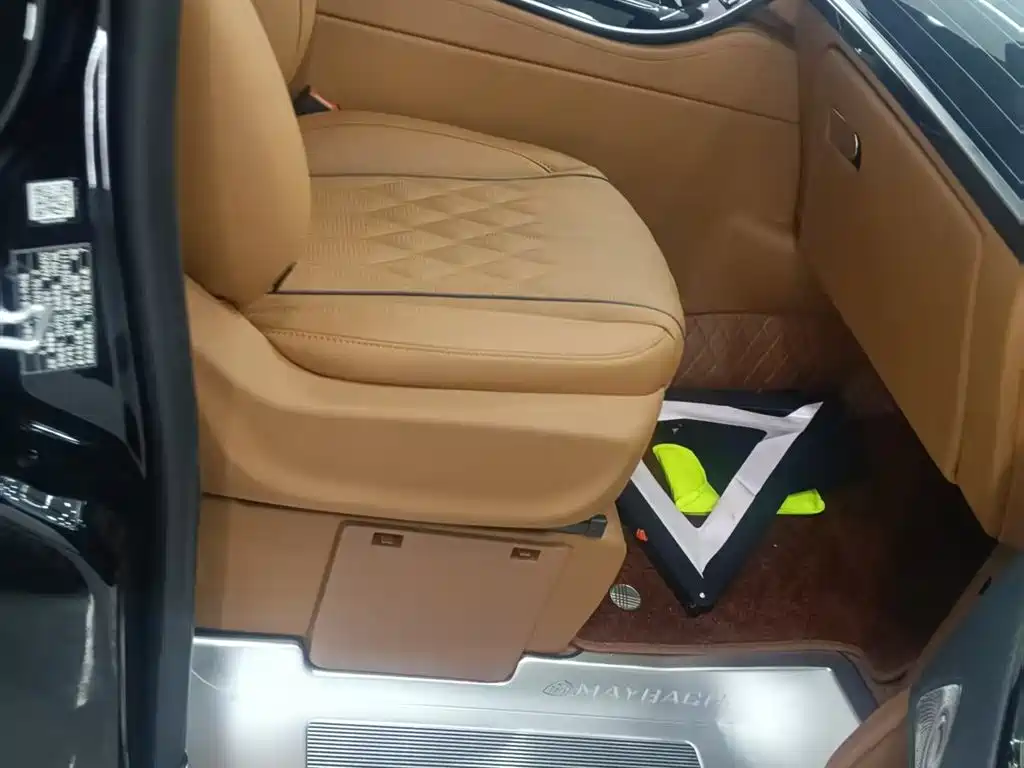 Mercedes-Benz Vito 2024 2.0T Elite 7 мест