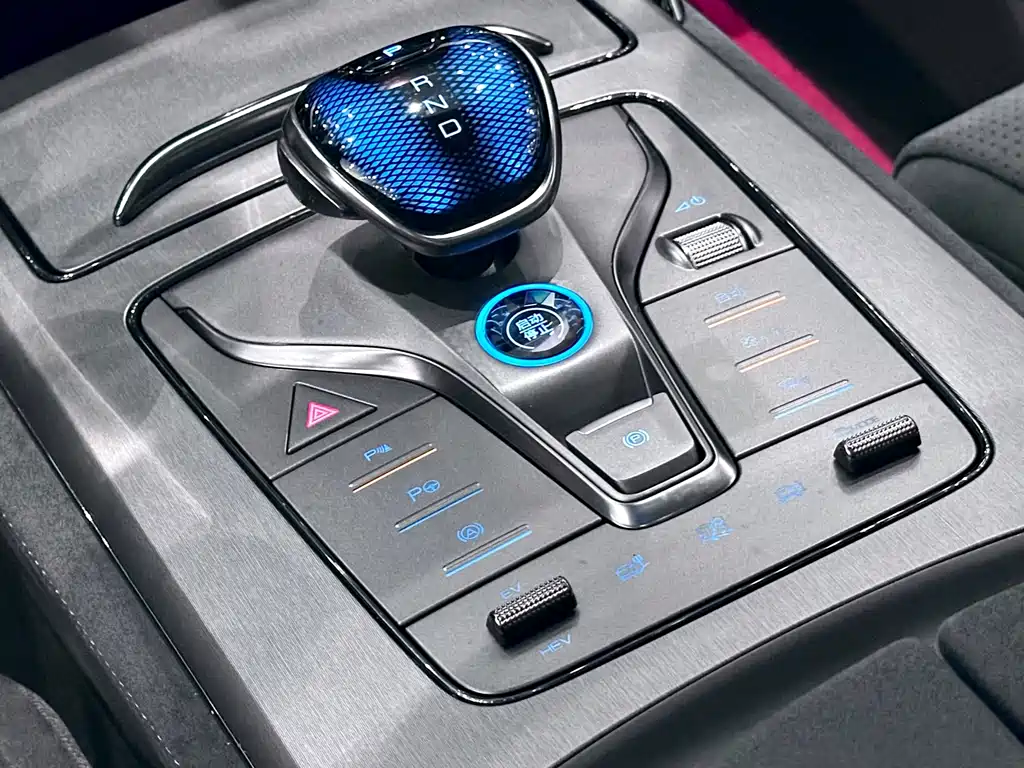 BYD Tang New Energy — миниатюра 21