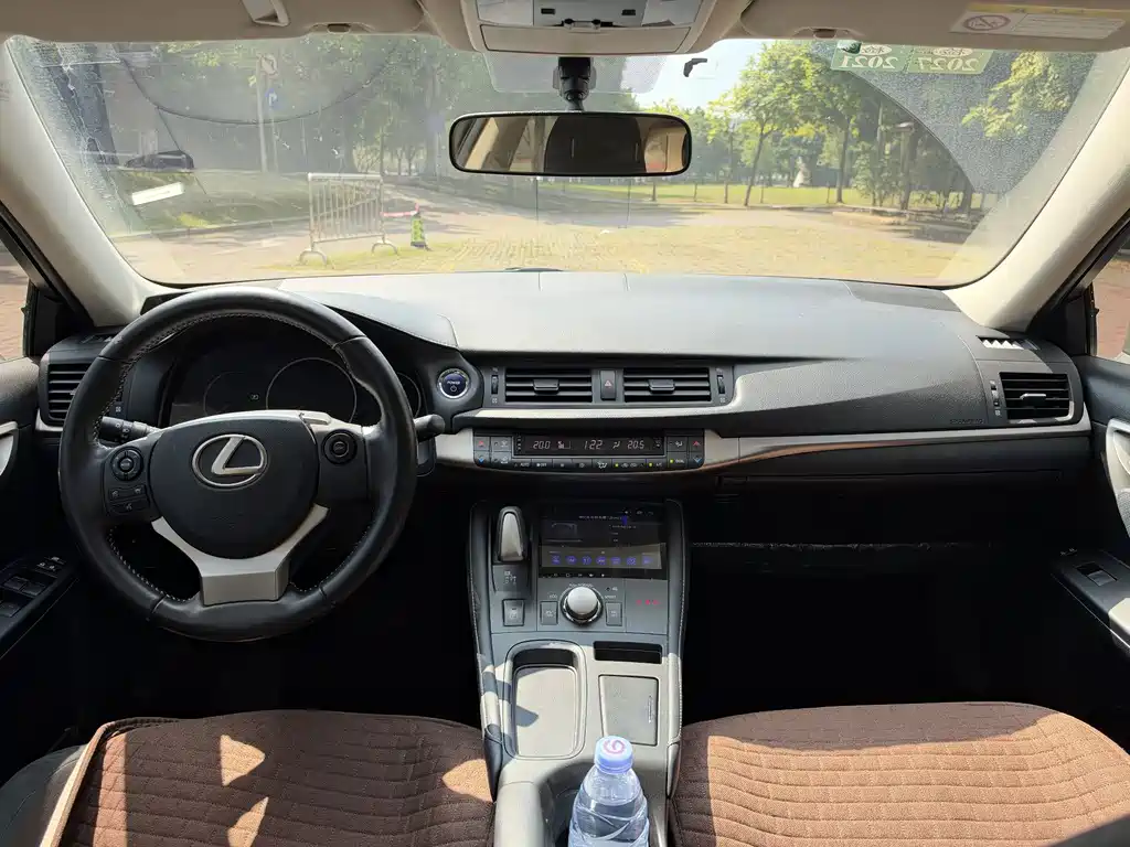 Lexus CT — миниатюра 10