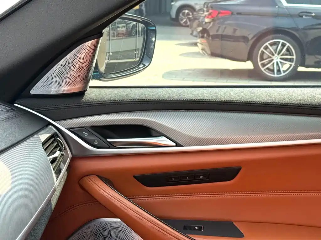 BMW M5 — миниатюра 6