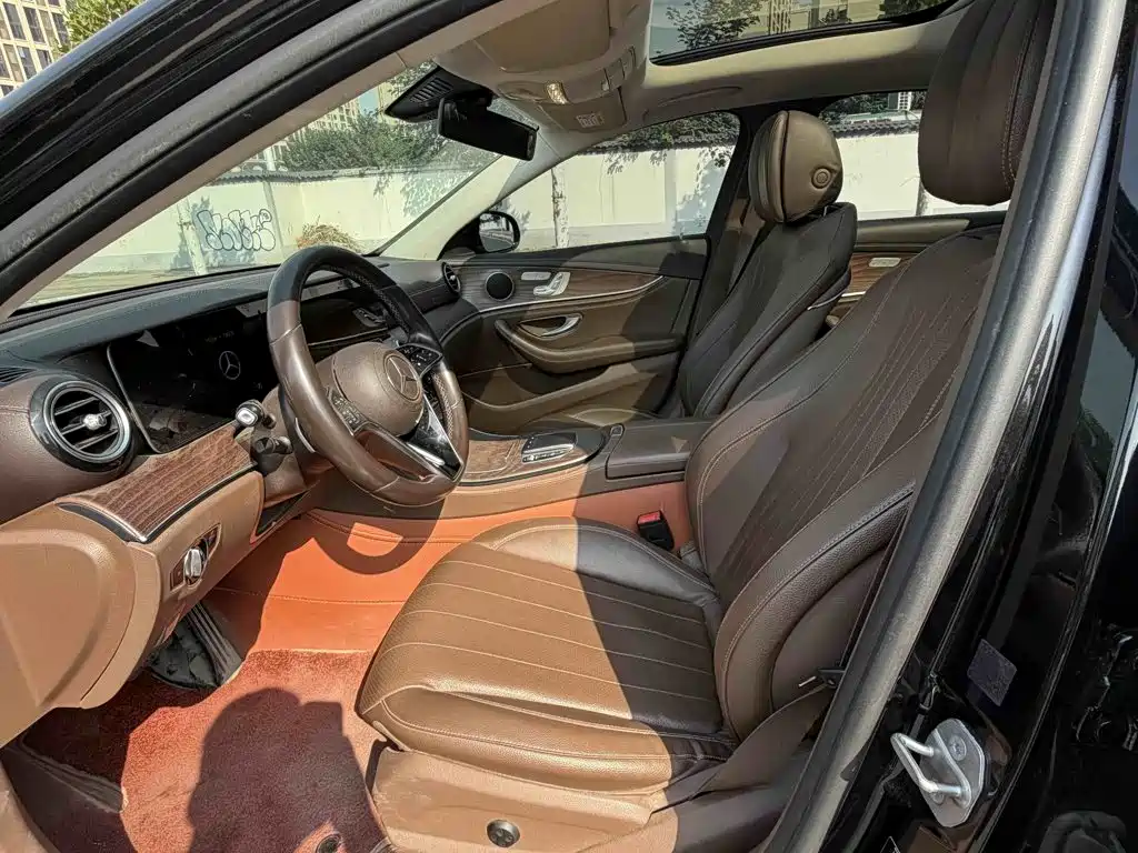 Mercedes-Benz E-Class — миниатюра 17