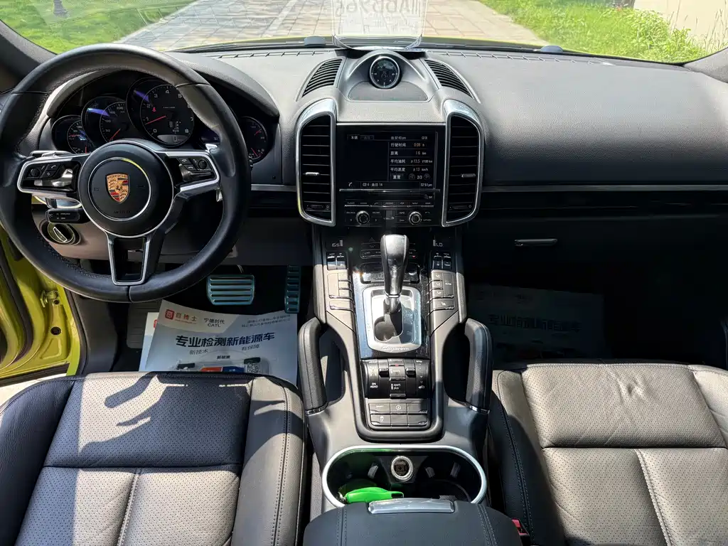 Porsche Cayenne — миниатюра 8