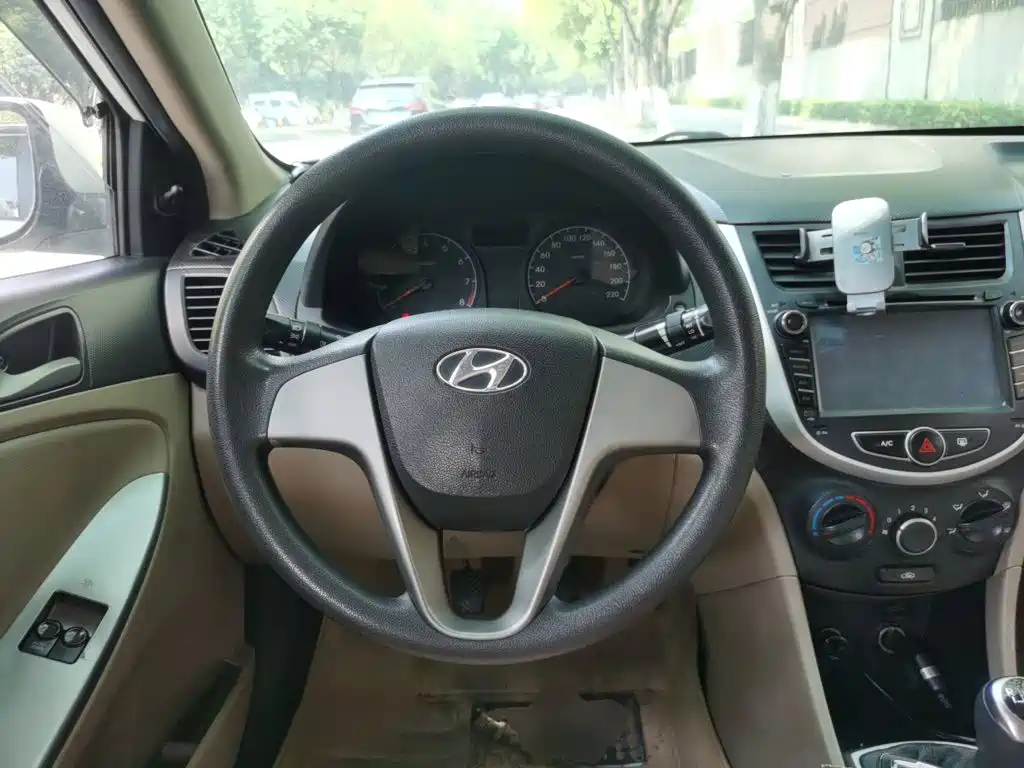 Hyundai Verna — миниатюра 11
