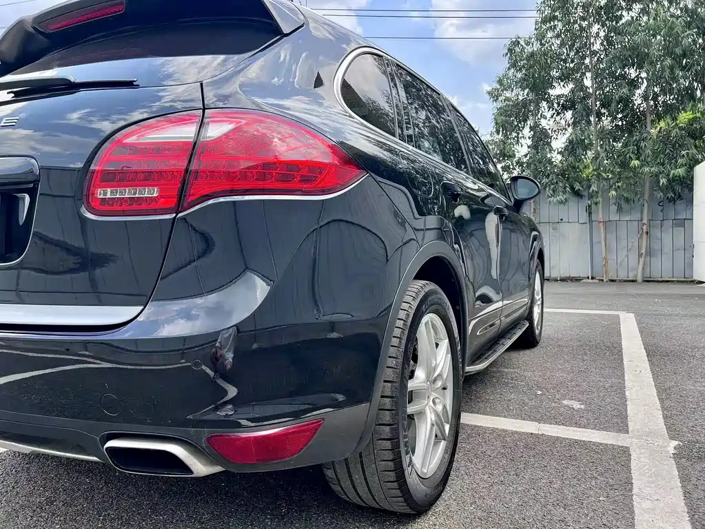 Porsche Cayenne — миниатюра 8